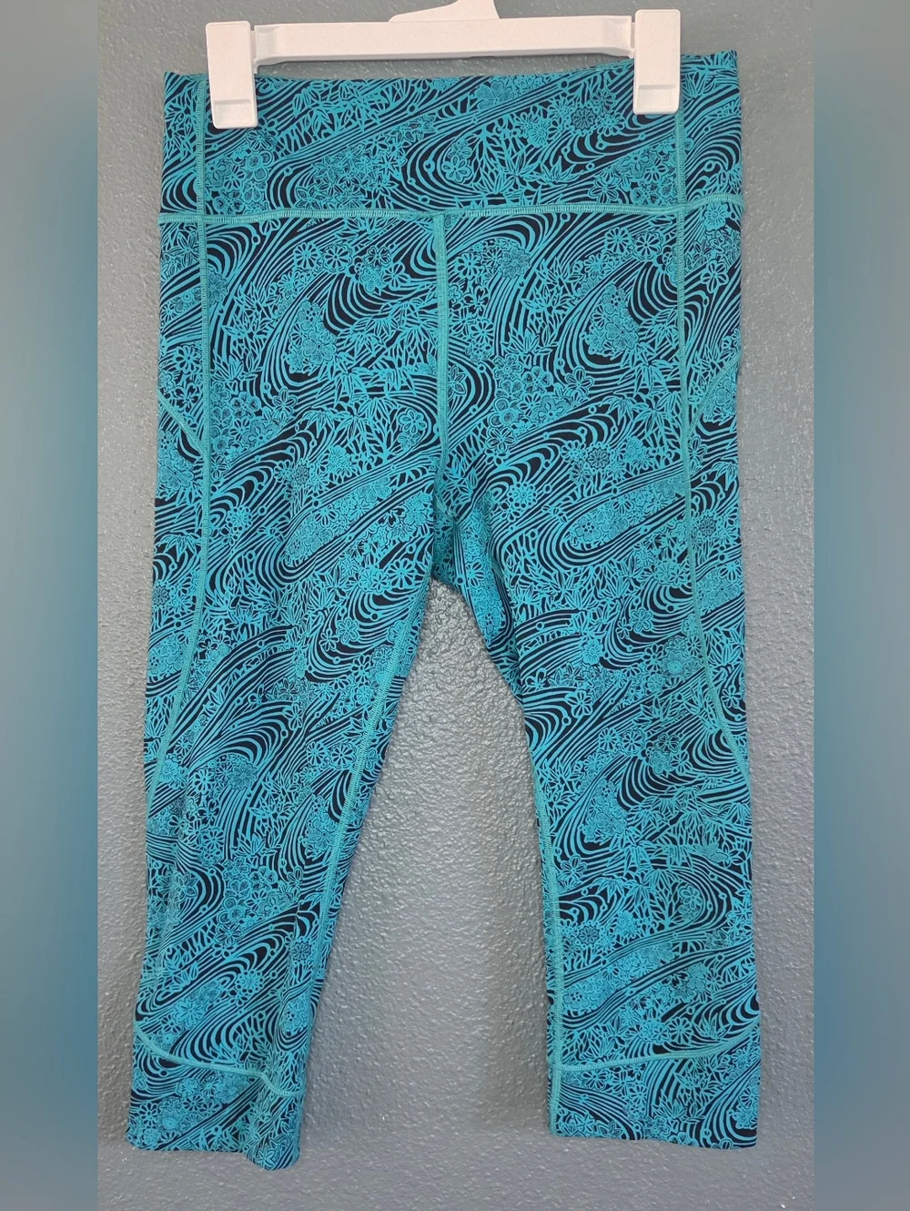 Lululemon Turquoise & Black Patterned Leggings Size 10 - Picture 1 of 9